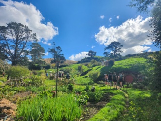Hobbiton Halfling Marathon Photos V0 Facee7e0bdqe1